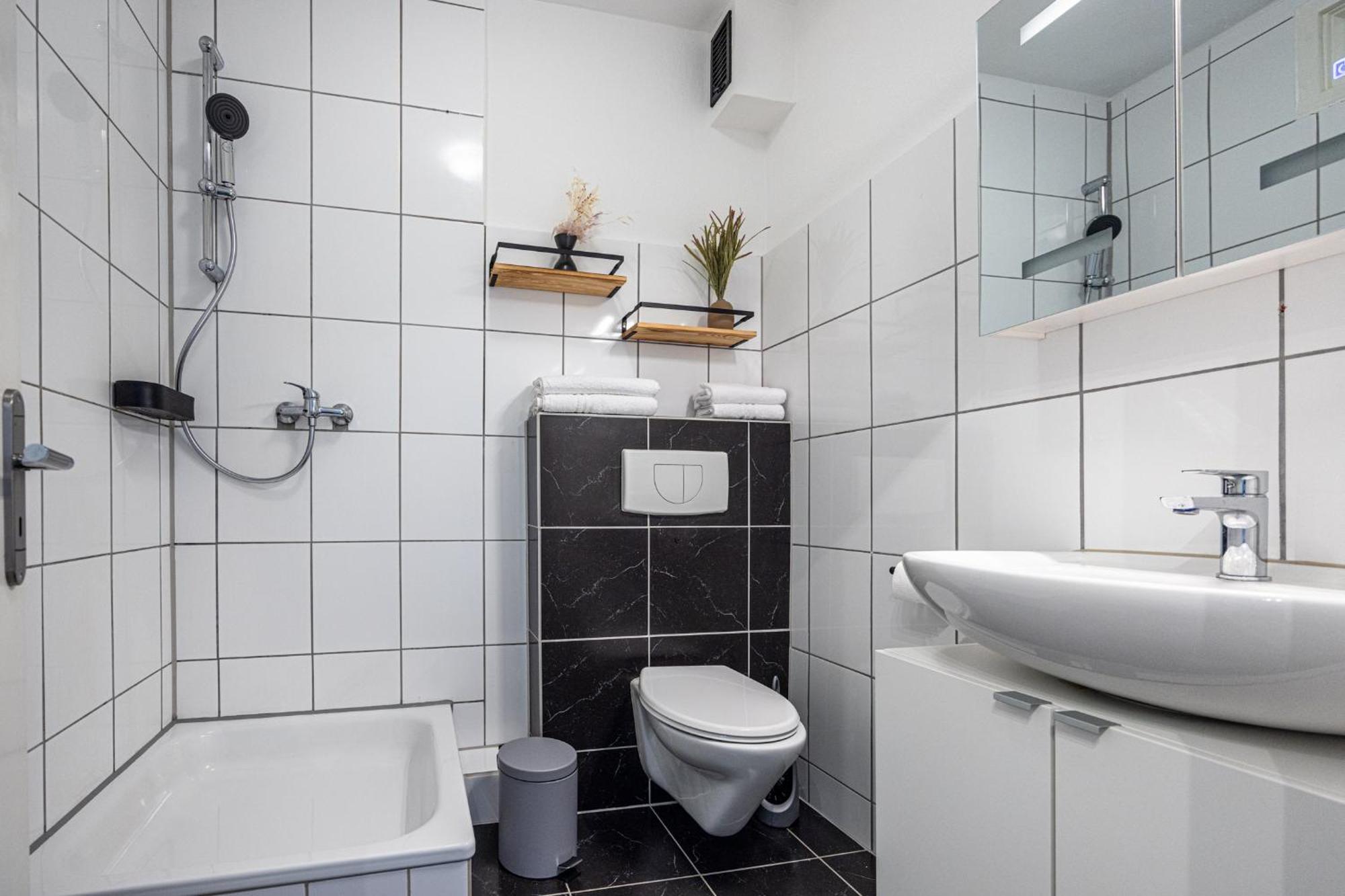 Have-A-Nice-Stay - Nahe Bahnhof Ahrensburg - 20 Minuten Nach Hamburg - Trotzdem Ruhig Gelegen - 6 Minuten Zu Fuss Ins Zentrum Ahrensburg - Modern Eingerichtet מראה חיצוני תמונה